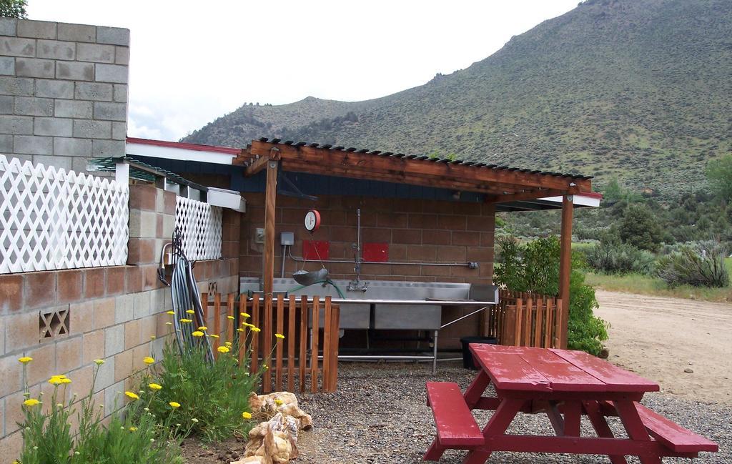 Toiyabe Motel Walker Eksteriør billede