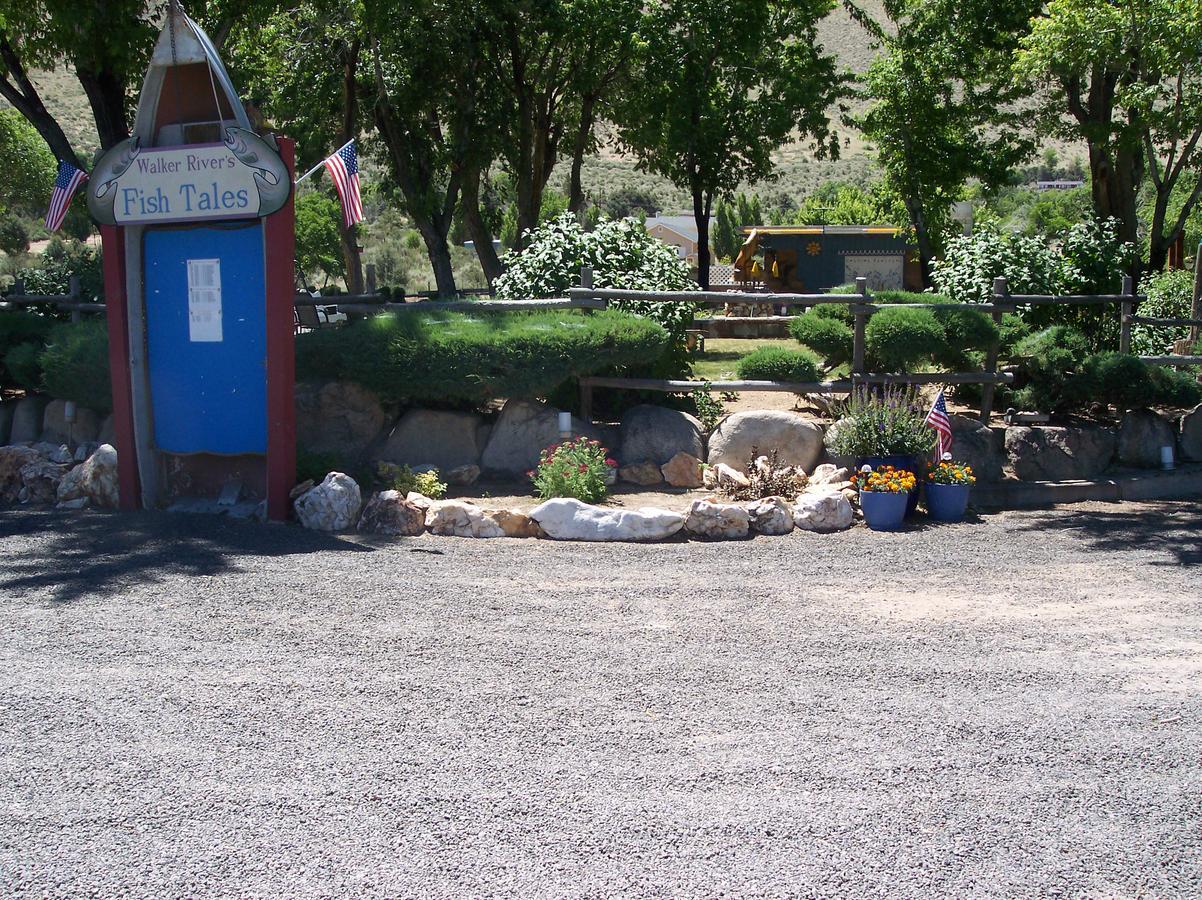 Toiyabe Motel Walker Eksteriør billede